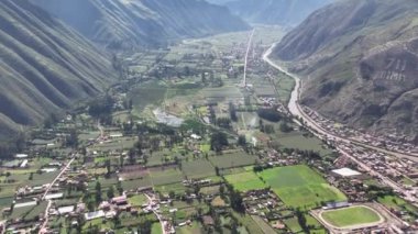 Cusco 'daki İnka Kutsal Vadisi. Urubamba Vadisi. Hava görünümü.