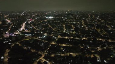 Florianopolis 'te motosiklet süren bir adam, hava manzaralı..