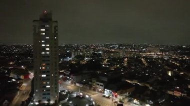 Florianopolis 'te motosiklet süren bir adam, hava manzaralı..