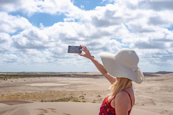 Woman Taking Selfies Mobile Phone Outdoors Desert Sunny Day Technology — Stock Photo, Image