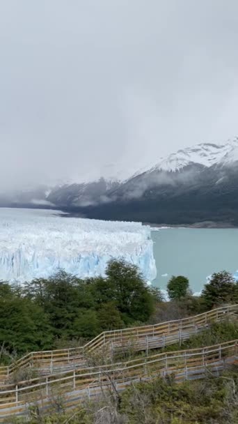 Utsikt Över Perito Moreno Glaciär Och Gångväg — Stockvideo