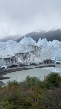 Dünyanın en büyük buzullarından biri olan Arjantin 'in Patagonya bölgesindeki 250 kilometrekarelik Perito Moreno buzulu..
