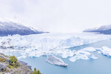 Los Glaciares Ulusal Parkı 'nda bulunan Perito Moreno buzulu, Biyosfer rezervinin bir parçasıdır.