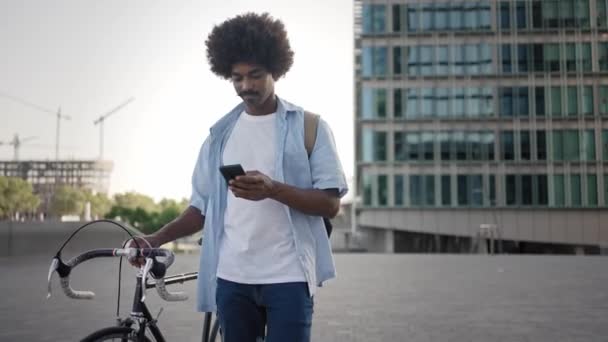 Young African American Professional Man Looking Cellphone While Walking Street — Stok video