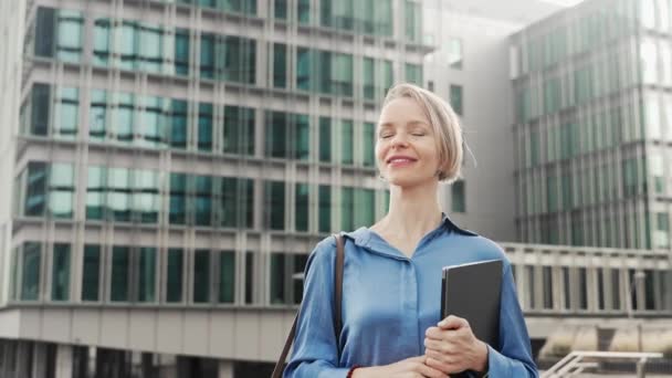 Confident Business Woman Walking Outdoors Modern Office Building Portrait Young — Stock Video