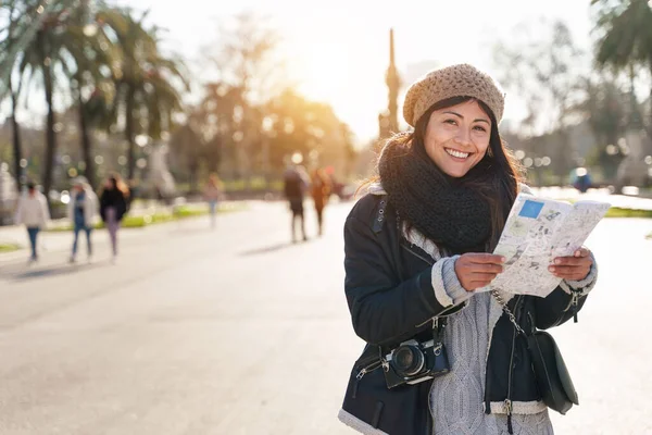 Travel Asian Tourist Woman Sightseeing Holding City Map Winter Vacations — kuvapankkivalokuva