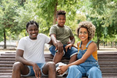 Parktaki Afrikalı Amerikan Ailesinin Portresi 