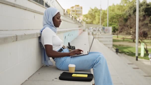 College Student Girl Muslim Scarf Working Laptops University International Exchange — Stock Video
