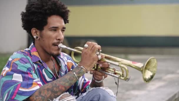 Trendy African American Musician Tattoos Colourful Aloha Shirt Playing Trumpet — Stock Video