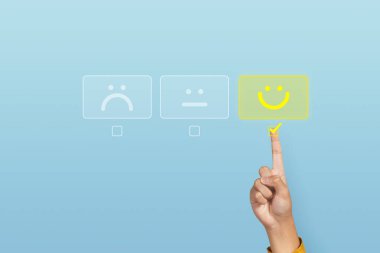 Müşteri, reytingleri için beş yıldızlı gülümseme simgesini seçti. Hizmet derecesi, geri bildirim, tatmin kavramı