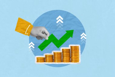 Yaratıcı sanat kolajı, artan madeni para yığınlarıyla yukarı doğru tutulan oklar satış gelirini gösteriyor. Yatırım, Yatırım, kâr, tasarruf, finans ve iş stratejisi