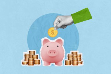 Yaratıcı sanat kolajı yatırım ve gelecekteki hedefte başarı tasarrufu. Bir adam kumbaranın içine bozuk para koyuyor. Yanında da bozuk para var.