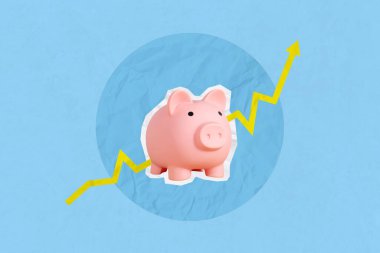 Tasarruf parasının yaratıcı sanat kolajı, domuz kumbarası, faiz oranları, kar payları, yatırım ve satış kârı. Yükselen oklu domuz kumbarası tasarruf, mali planlama, kredi ve iş kredisini gösteriyor