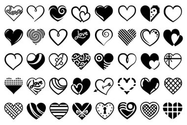 Kalp ikonu çizimleri koleksiyonu. Beyaz arkaplanda izole edilmiş siyah kalp şekillerine sahip set.