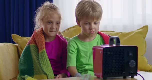 Cheerful Siblings Want Play Heater Measure Temperature Apartment Preschooler Boy — Stock Video