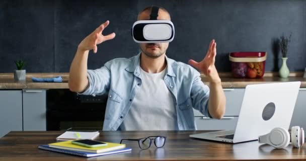 Adult Freelancer Wearing Glasses Tests Created Project Virtual Reality Businessman — Vídeos de Stock
