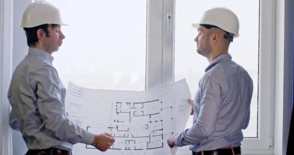 Engineers Hardhats Office Clothing Have Discussion Flat Drawing While Collate — Stock Video