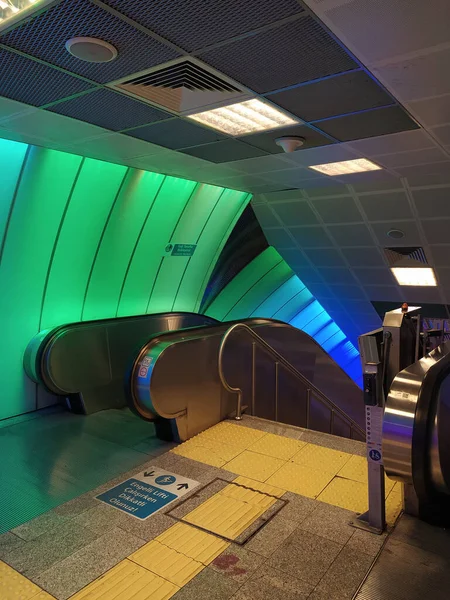 Estación Metro Colores Arco Iris Colorido — Foto de Stock