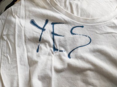 Ink ile Evet Tişörtüne Yazıyor