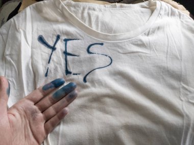 Ink ile Evet Tişörtüne Yazıyor