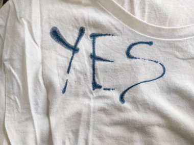 Ink ile Evet Tişörtüne Yazıyor