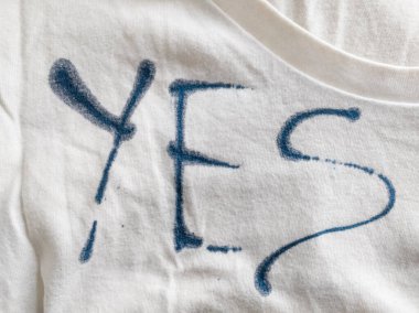 Ink ile Evet Tişörtüne Yazıyor