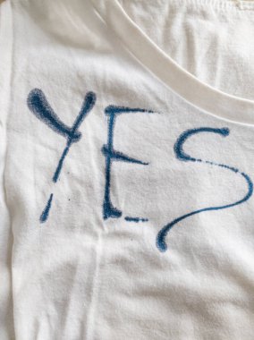 Ink ile Evet Tişörtüne Yazıyor