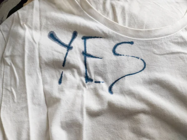Ink ile Evet Tişörtüne Yazıyor