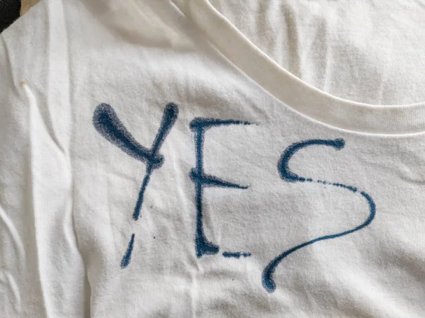 Ink ile Evet Tişörtüne Yazıyor