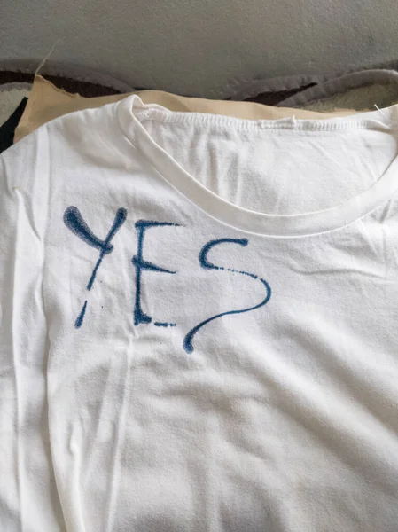 Ink ile Evet Tişörtüne Yazıyor