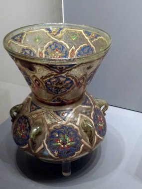 Antique Vase, Artistic Style