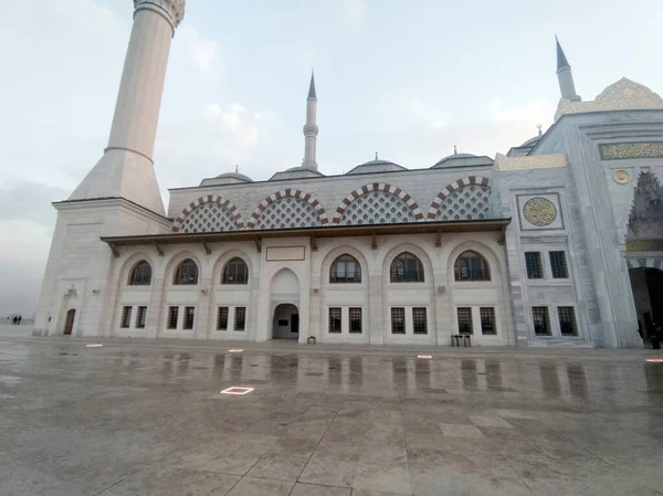 Новая Мечеть Камлика Стамбуле — стоковое фото
