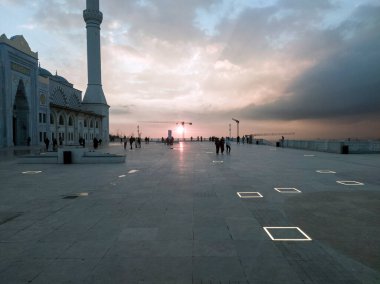 Yeni Camlica Camii 'nde günbatımı
