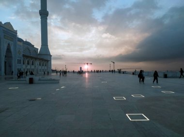 Yeni Camlica Camii 'nde günbatımı