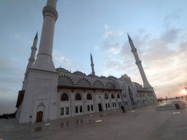 Yeni Camlica Camii 'nde günbatımı