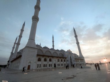 Yeni Camlica Camii 'nde günbatımı