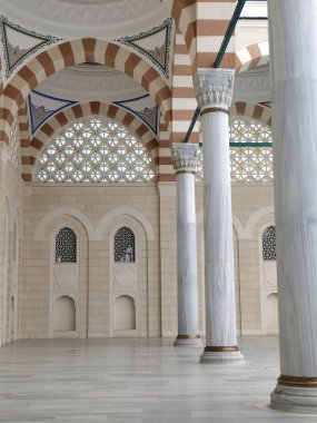 Türkiye 'nin En Büyük Camii, Büyük Camlika Camii