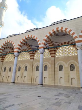 Türkiye 'nin En Büyük Camii, Büyük Camlika Camii