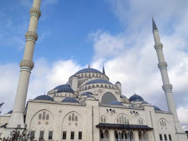 Türkiye 'nin En Büyük Camii, Büyük Camlika Camii