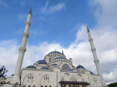 Türkiye 'nin En Büyük Camii, Büyük Camlika Camii