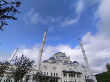 Türkiye 'nin En Büyük Camii, Büyük Camlika Camii