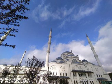 Türkiye 'nin En Büyük Camii, Büyük Camlika Camii