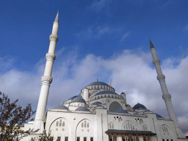 Türkiye 'nin En Büyük Camii, Büyük Camlika Camii