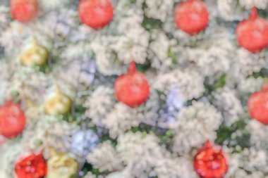 Bokeh ışıklandırmalı soyut bulanık noel ağacı