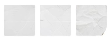 Boş beyaz kare kağıt etiketi beyaz arkaplanda izole edildi