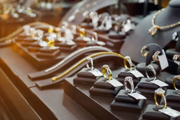 Ékszerek Gyémánt Gyűrűk Térkép Luxus Kiskereskedelmi Áruház Ablak Bemutatás Kirakat — Stock Fotó
