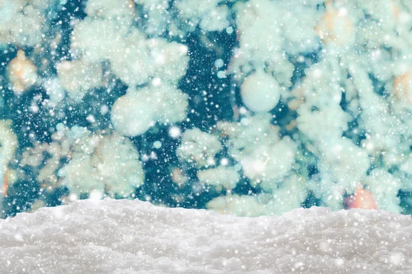 Prázdný Bílý Sníh Rozmazané Vánoční Strom Bokeh Světlo Pozadí — Stock fotografie