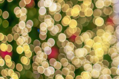 Bokeh ışıklandırmalı soyut bulanık noel ağacı