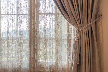 Oturma odasındaki perde iç dekorasyonu