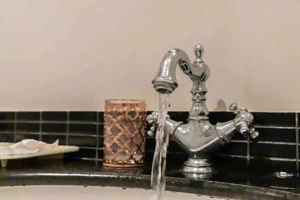 Роскошный Винтажный Кран Ванной — стоковое фото